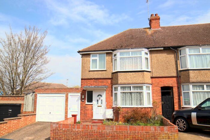 3 Bedroom Semi-Detached House To Rent In Mount Pleasant Road, Leagrave, Luton, LU3
