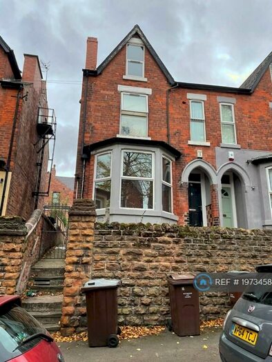 6 Bedroom Semi-Detached House To Rent In Douglas Road, Nottingham, NG7