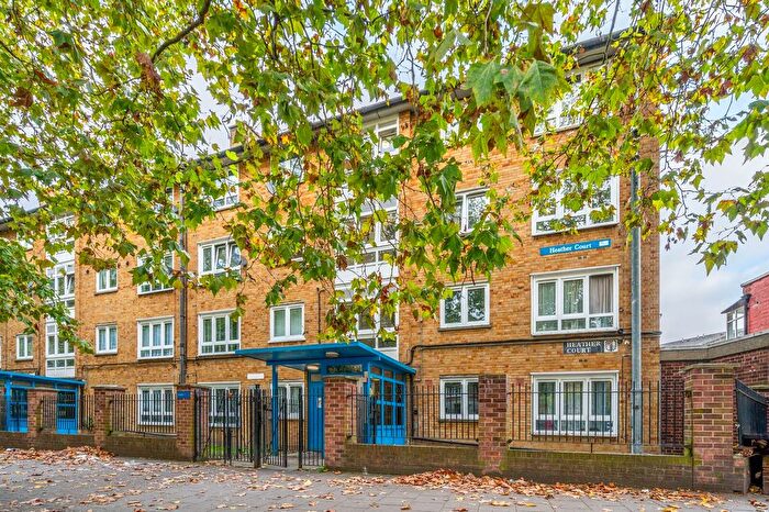 2 Bedroom Flat For Sale In Heather Court, Stockwell, London, SW4