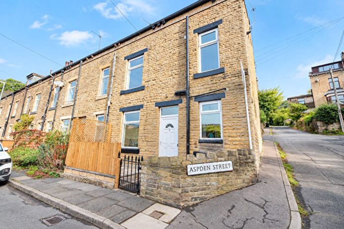 3 Bedroom End Of Terrace House To Rent In Aspden Street, Todmorden, OL14