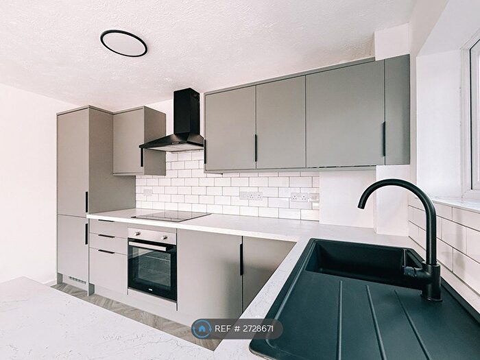 1 Bedroom Flat To Rent In Welham Court, North Mymms, Hatfield, AL9