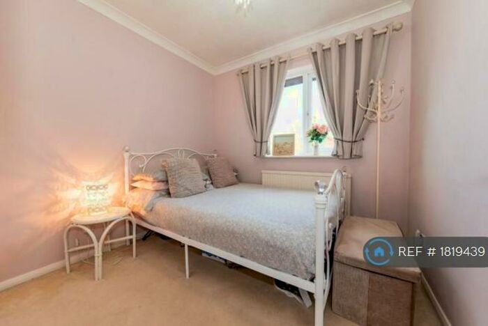 2 Bedroom Terraced House To Rent In Hexham Close, Owlsmoor, Sandhurst, GU47