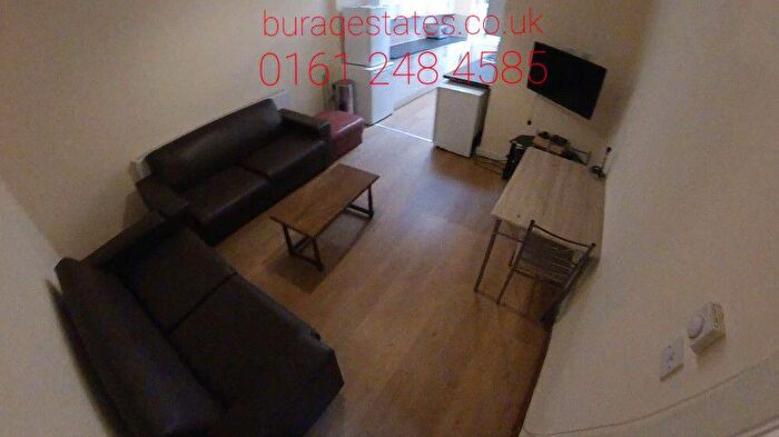 5 Bedroom Semi-Detached House To Rent In Clifton Avenue, Manchester, M14