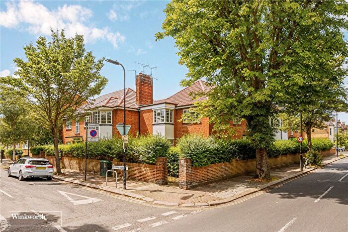2 Bedroom Flat To Rent In Mead Lodge, Chiswick, W4