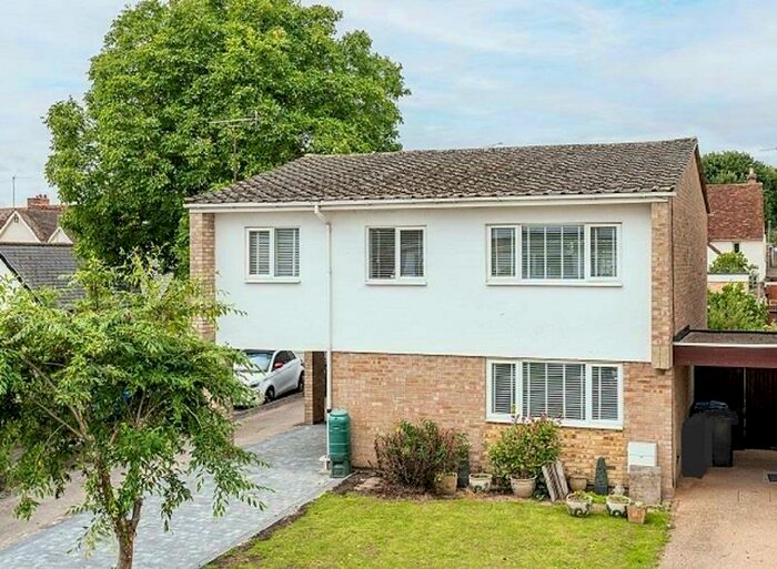4 Bedroom Detached House For Sale In Porters Close, Buntingford, SG9