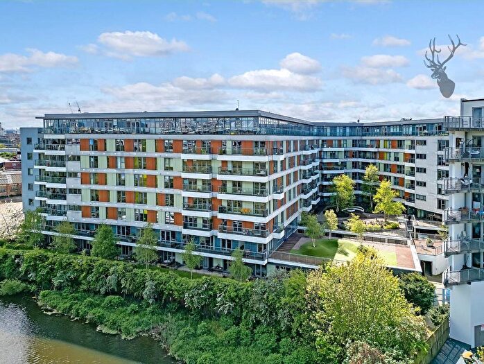 2 Bedroom Flat To Rent In Wick Lane, Bow, E3