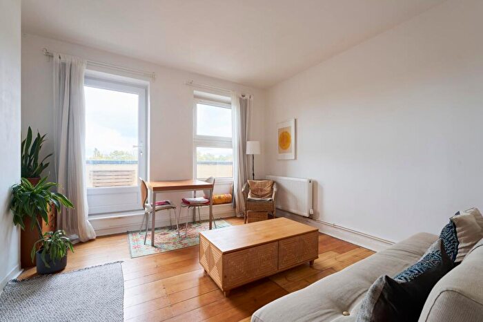 2 Bedroom Apartment For Sale In Halkett House, Waterloo Gardens, Victoria Park, E2