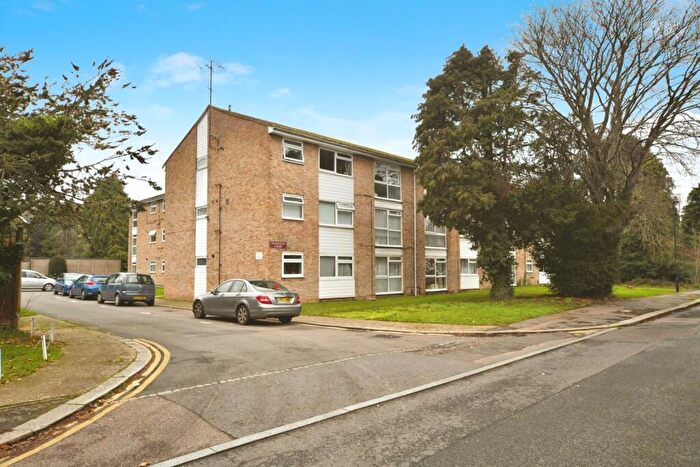 1 Bedroom Apartment For Sale In Queen Annes Gardens, Enfield, EN1