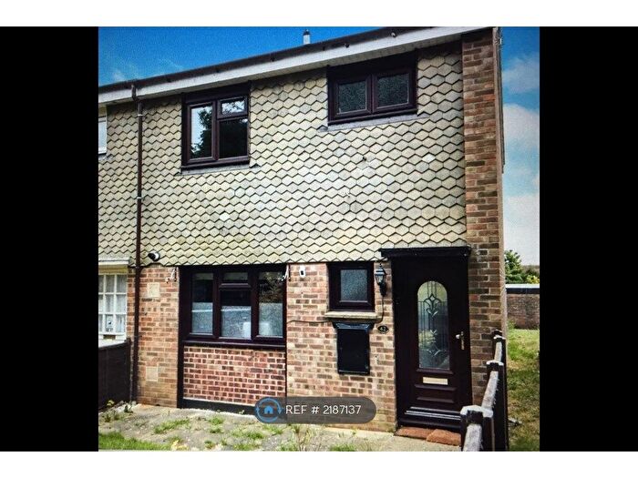 3 Bedroom End Of Terrace House To Rent In Douglas Grove, Witham, CM8