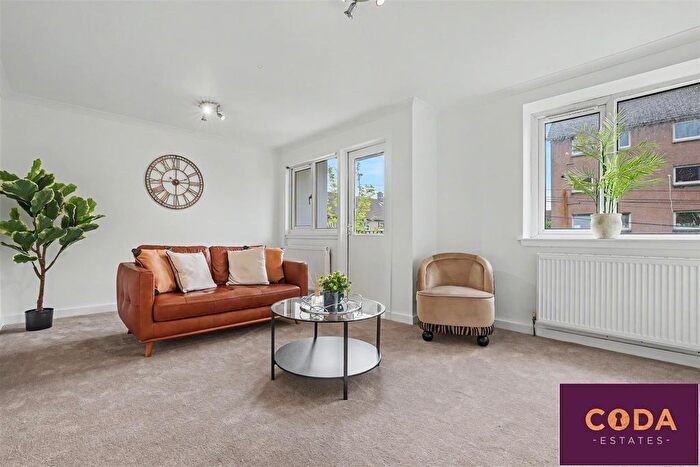 2 Bedroom Flat For Sale In Dochart Drive, Edinburgh, EH4