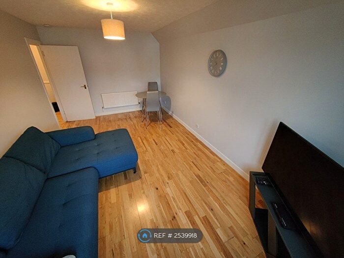 2 Bedroom Flat To Rent In Hawthornden Place, Edinburgh, EH7