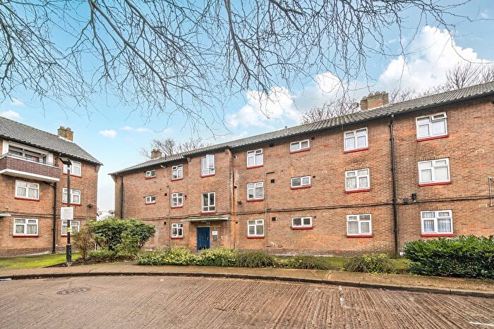 3 Bedroom Flat For Sale In John Newton Court, Welling, DA16