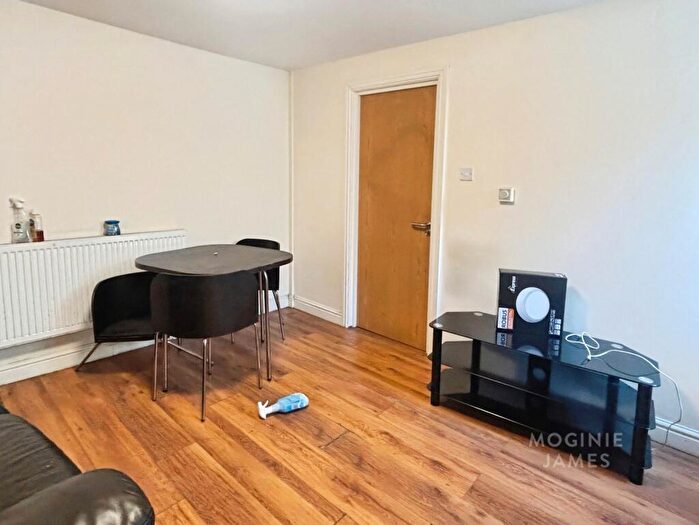 2 Bedroom Flat To Rent In Richmond Crescent, Cardiff, CF24