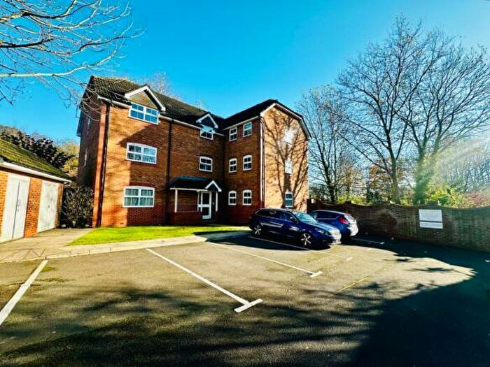 2 Bedroom Flat To Rent In Chelveston Crescent, Southampton, SO16