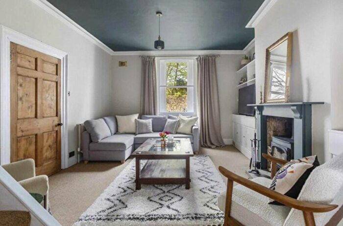 3 Bedroom Apartment To Rent In Coronet Street, London, N1