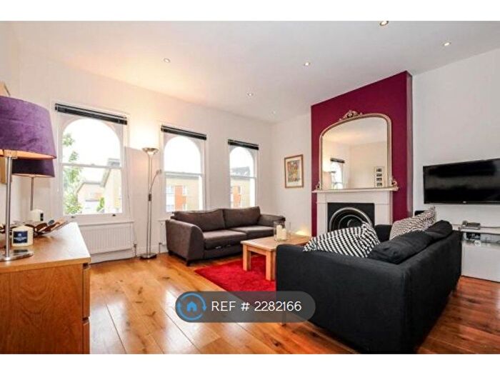 2 Bedroom Maisonette To Rent In Linden Grove, London, SE15