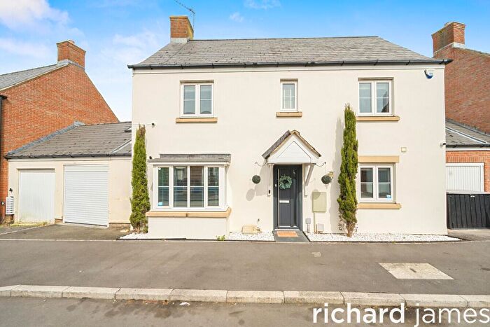 4 Bedroom Detached House For Sale In Tuscan Road, Redhouse, Swindon, SN25