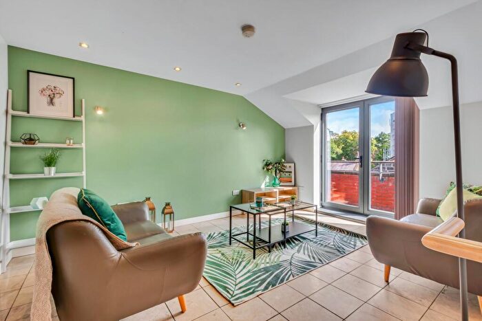 2 Bedroom Flat To Rent In Cross Granby Terrace, Leeds, LS6