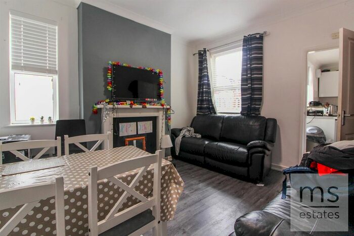 4 Bedroom Detached House To Rent In Dunlop Avenue, Lenton, Nottingham, NG7