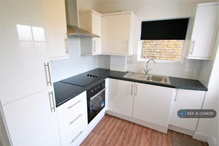 1 Bedroom Flat To Rent In Harold Road, Sittingbourne, ME10