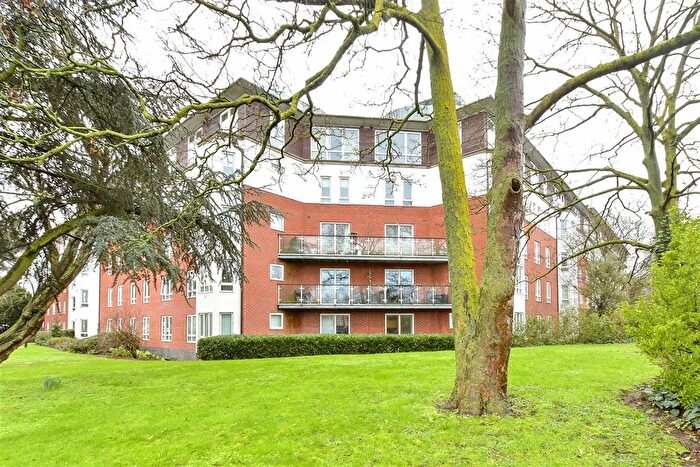 1 Bedroom Flat For Sale In High Road, South Woodford, E18