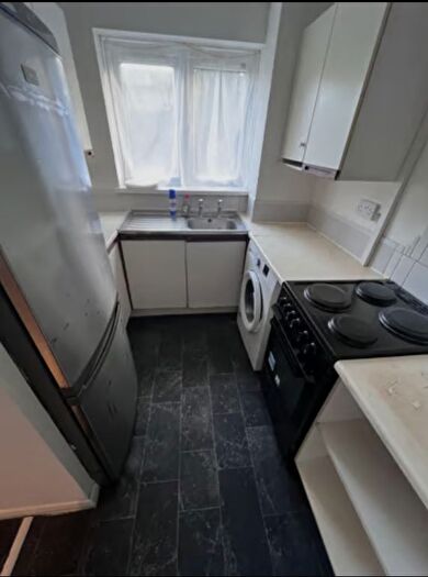 1 Bedroom Flat To Rent In Fenman Gardens, Ilford, Essex, IG3