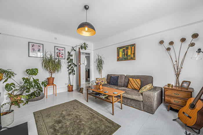 2 Bedroom Flat For Sale In Stondon Park, London, SE23