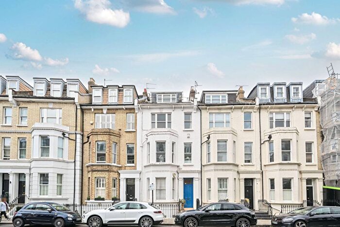 3 Bedroom Flat To Rent In Beaufort Street, Chelsea, London, SW3
