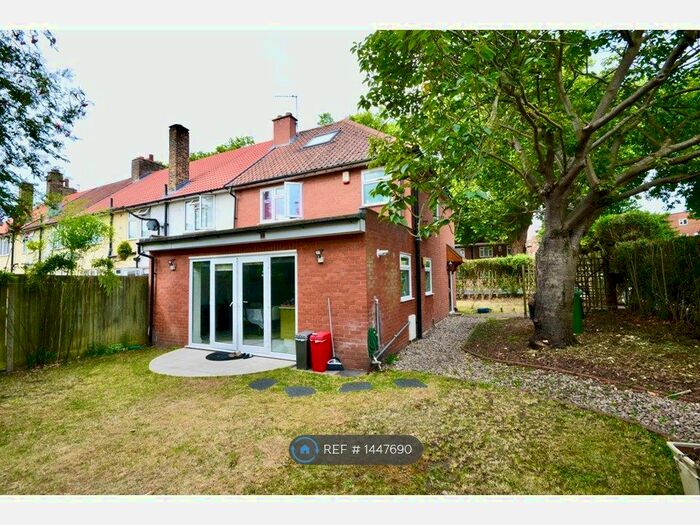 4 Bedroom Semi-Detached House To Rent In Verdun Road, London, SW13