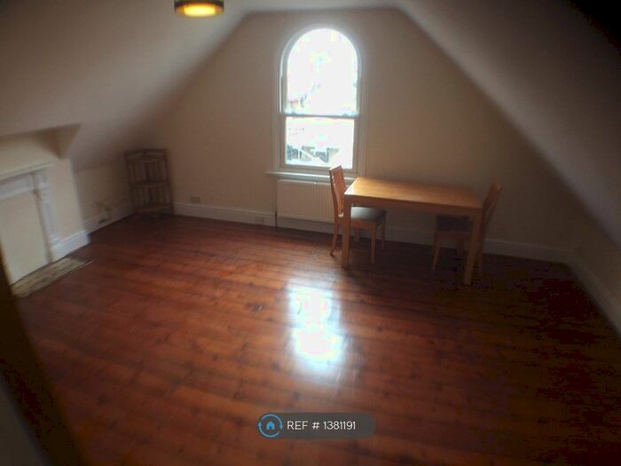 2 Bedroom Flat To Rent In Halesworth Rd, London, SE13