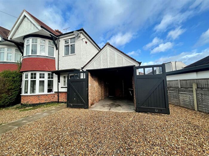 3 Bedroom Semi Detached House To Rent In Gloucester Road, Harrow, HA1
