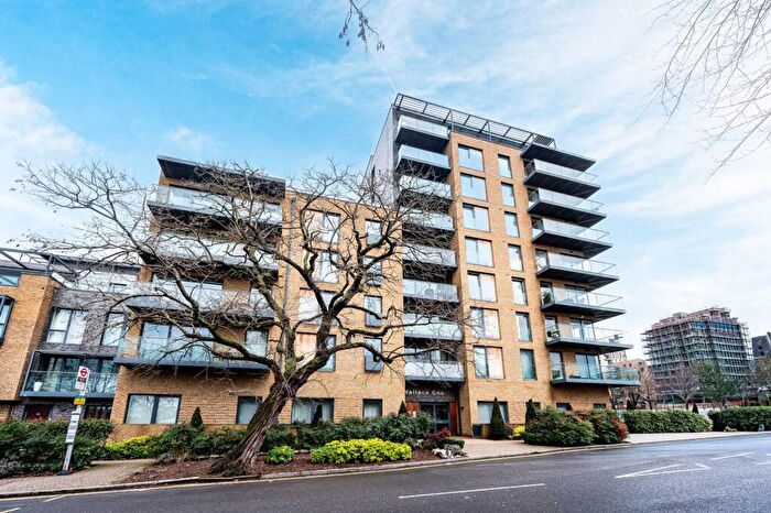 2 Bedroom Flat For Sale In Tizzard Grove, Blackheath, London, SE3
