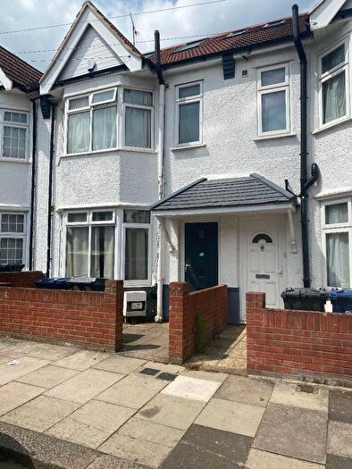 5 Bedroom Semi-Detached House To Rent In Babington Road, London, NW4