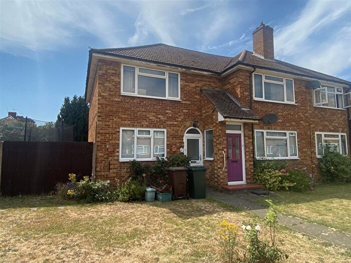 2 Bedroom Maisonette For Sale In Manns Close, Isleworth, TW7