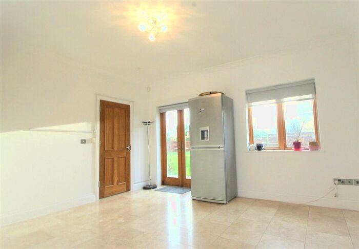 Studio To Rent In Keens Acre, Stoke Poges, Slough SL2