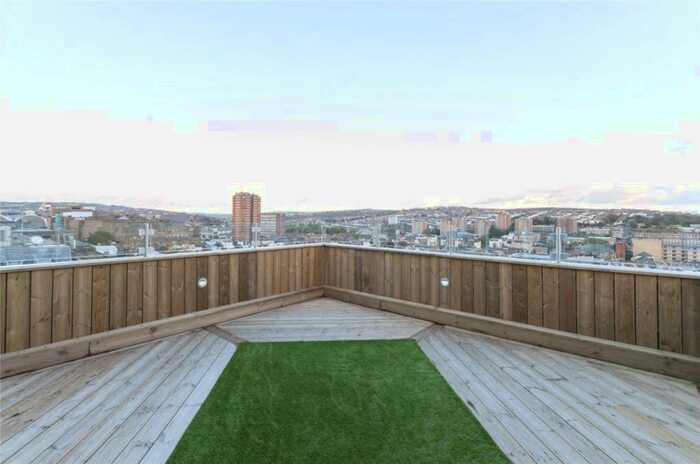 3 Bedroom Penthouse To Rent In Queens Road Brighton, BN1