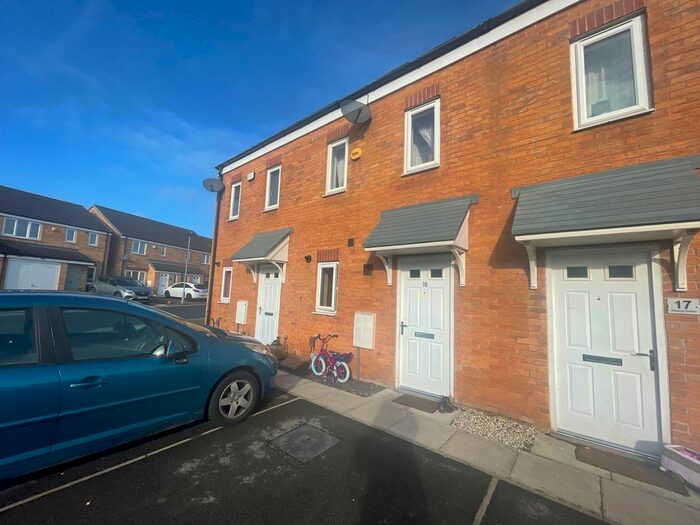 3 Bedroom Town House To Rent In Cherry Grove, Bradford BD6