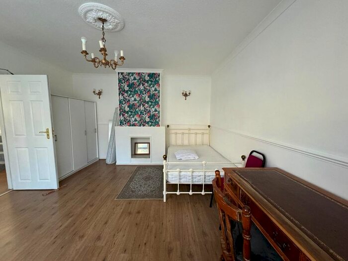 4 Bedroom Terraced House To Rent In Ernest Street, London, E1