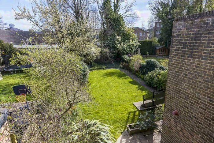 1 Bedroom Flat To Rent In Queen Elizabeth`s Walk, Stoke Newington, N16