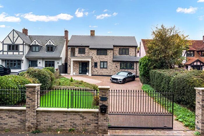 4 Bedroom Detached House For Sale In Tolmers Road, Cuffley, EN6