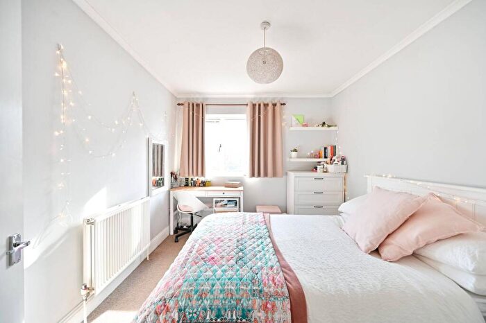 1 Bedroom Flat To Rent In Coombe Road, Kingston, Kingston Upon Thames, KT2