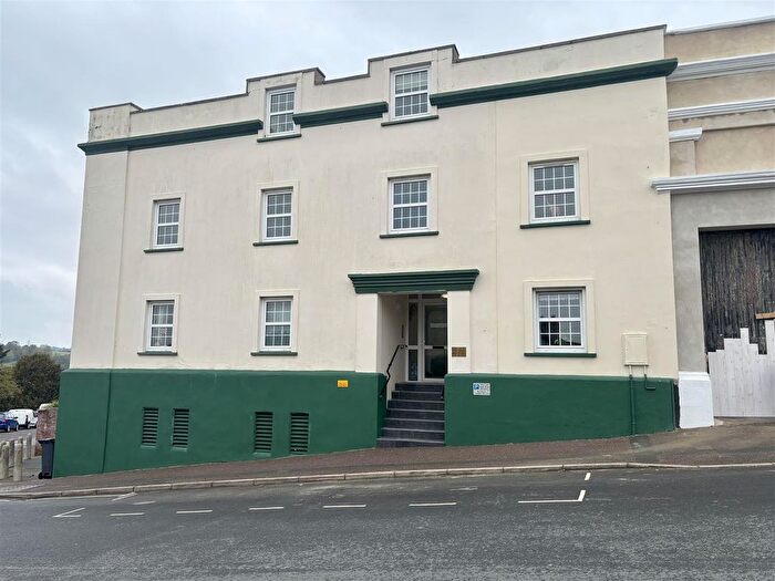 2 Bedroom Flat To Rent In Castle Hill, Axminster, EX13