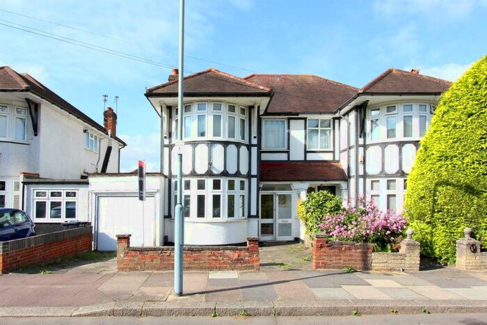 3 Bedroom Semi-Detached House To Rent In The Glade, Clayhall, IG5