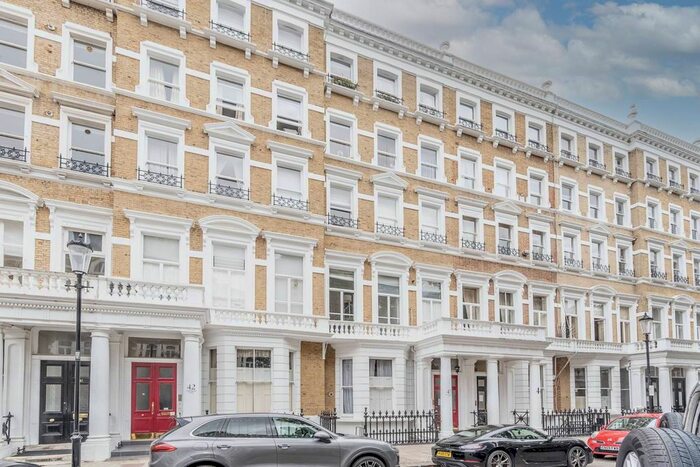 Studio To Rent In Emperor's Gate, South Kensington, London, SW7