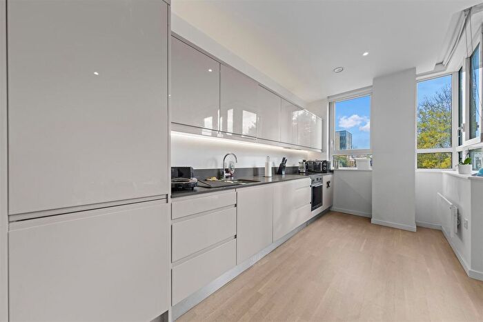 1 Bedroom Flat For Sale In Silbury Boulevard, Milton Keynes, MK9