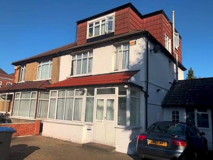 6 Bedroom Terraced House To Rent In Caversham Avenue, Palmers Green, London, N13