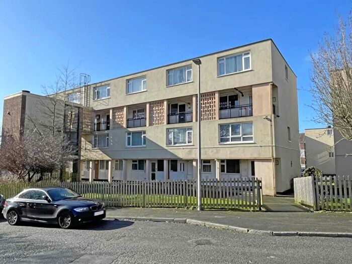 3 Bedroom Maisonette For Sale In Dieppe Close, Plymouth, Devon, PL1