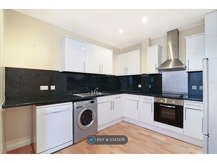 2 Bedroom Flat To Rent In The Grange, London, SE1