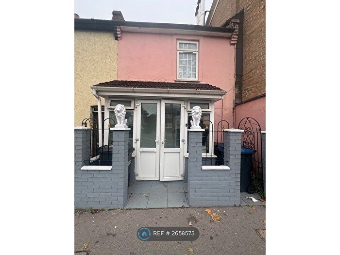4 Bedroom End Terrace House To Rent In Mitcham Road, Croydon, CR0
