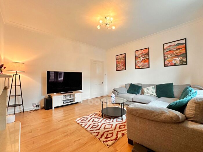 2 Bedroom Flat For Sale In Flat /L, Main Street, Kilbirnie, KA25